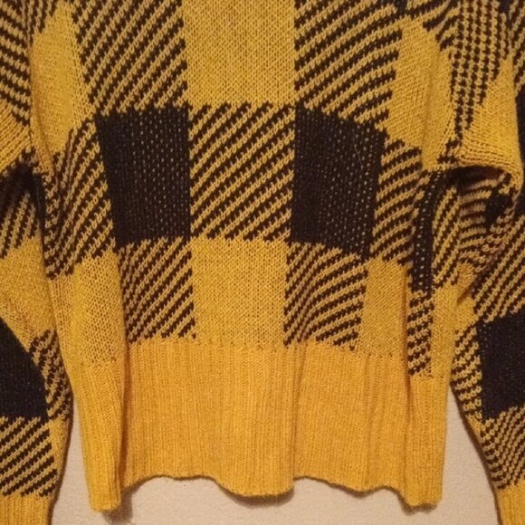 Cozy Yellow and Black Checkered Sweater Size Large - Picture 3 of 11
